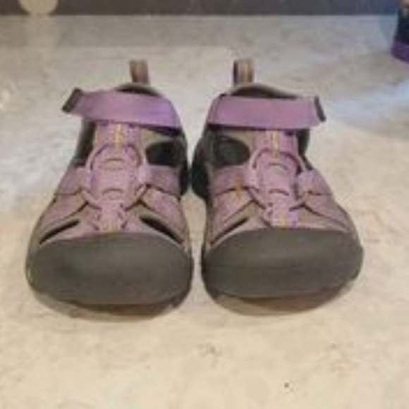 Size 8 Toddler Keen Sandals - Picture 2 of 2